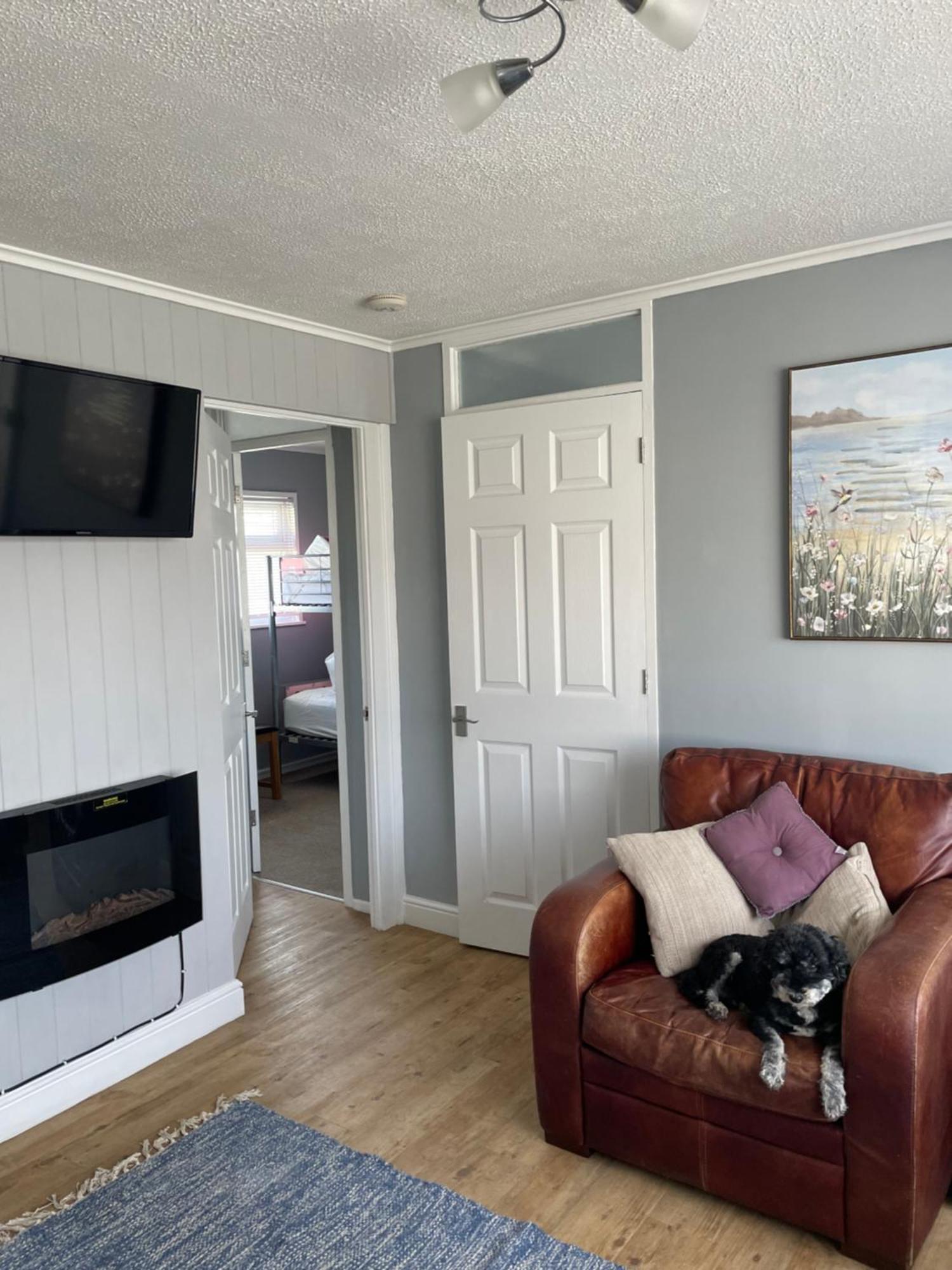 Chalet 82, Sunbeach Park, California Rd, California, Great Yarmouth Nr29 3ql *